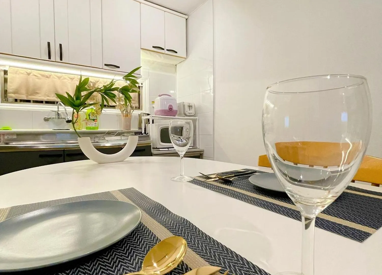 Gnb House L 2Min Hongdae St L 2R1B L Cozy & Sweet Apartment Seoul