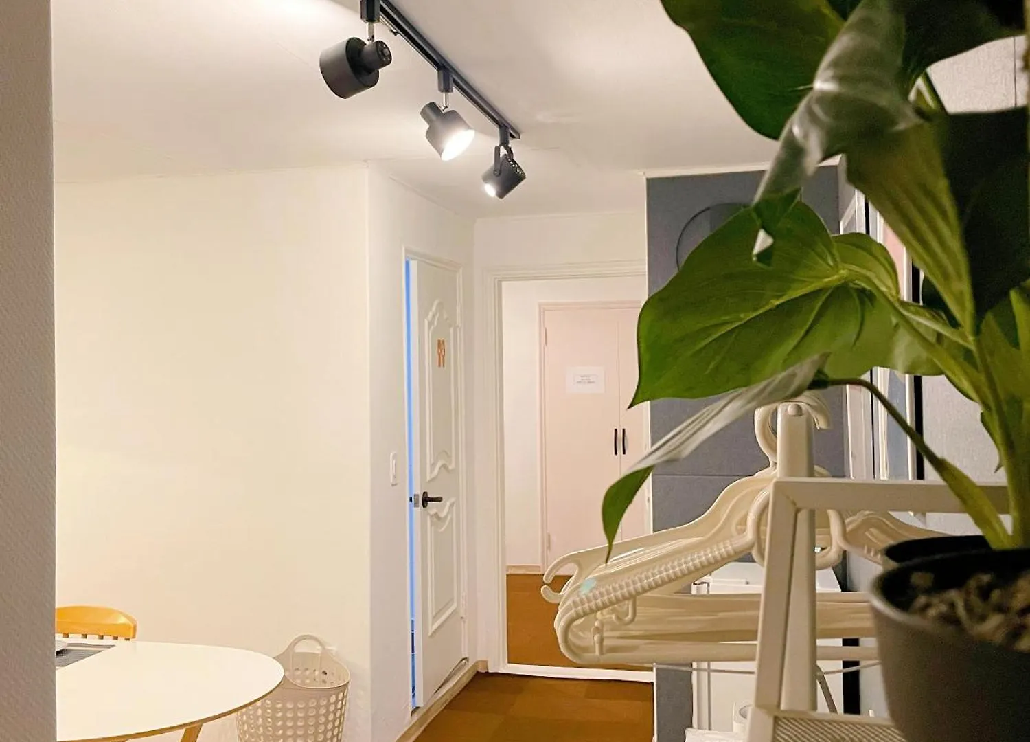 Gnb House L 2Min Hongdae St L 2R1B L Cozy & Sweet Apartment Seoul South Korea