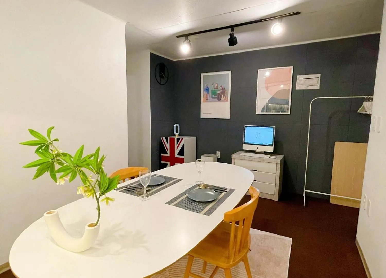 Gnb House L 2Min Hongdae St L 2R1B L Cozy & Sweet Apartment Seoul