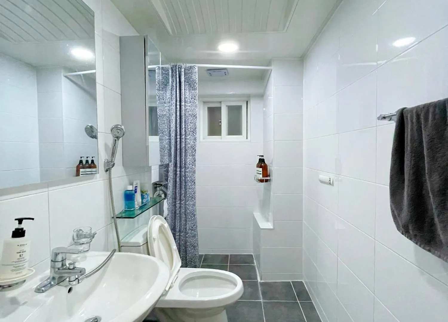 Gnb House L 2Min Hongdae St L 2R1B L Cozy & Sweet Apartment Seoul