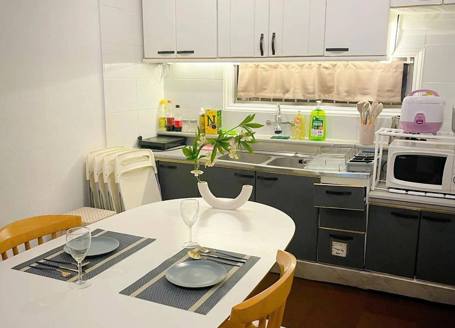 Gnb House L 2Min Hongdae St L 2R1B L Cozy & Sweet Apartment Seoul